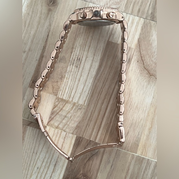 Ellen Tracy Ladies Watch Crystals Rose Gold Stainless Bracelet - Picture 6 of 11